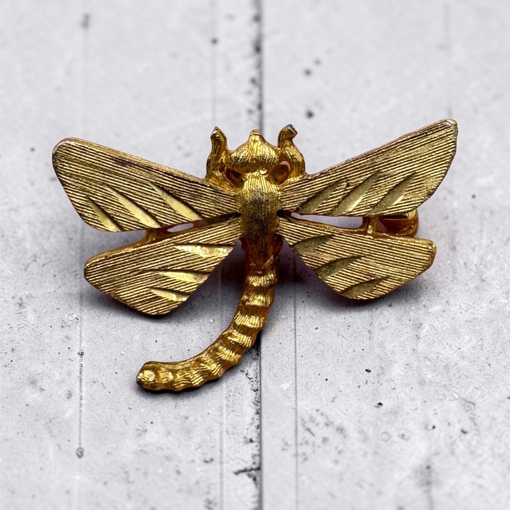 Vintage JJ Jonette Jewelry Gold Tone Textured Dragonfly Brooch Pin Small Garden